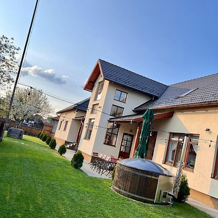 Famives Vendeghaz Bed & Breakfast Racul Екстериор снимка
