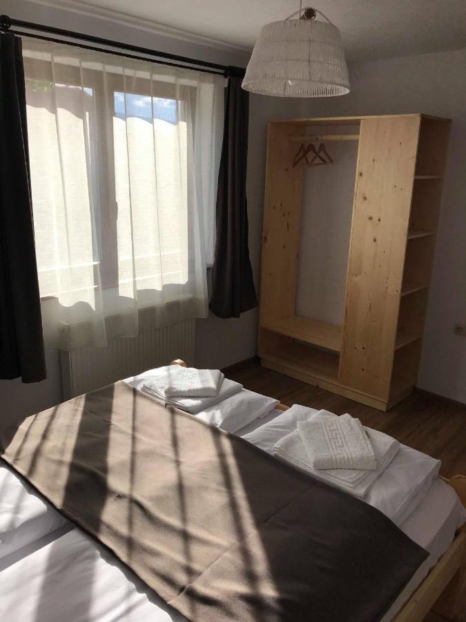 Famives Vendeghaz Bed & Breakfast Racul Екстериор снимка