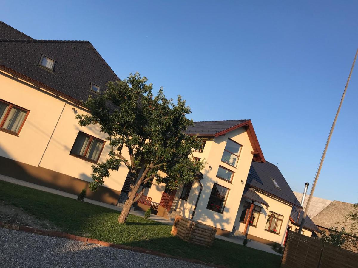 Famives Vendeghaz Bed & Breakfast Racul Екстериор снимка