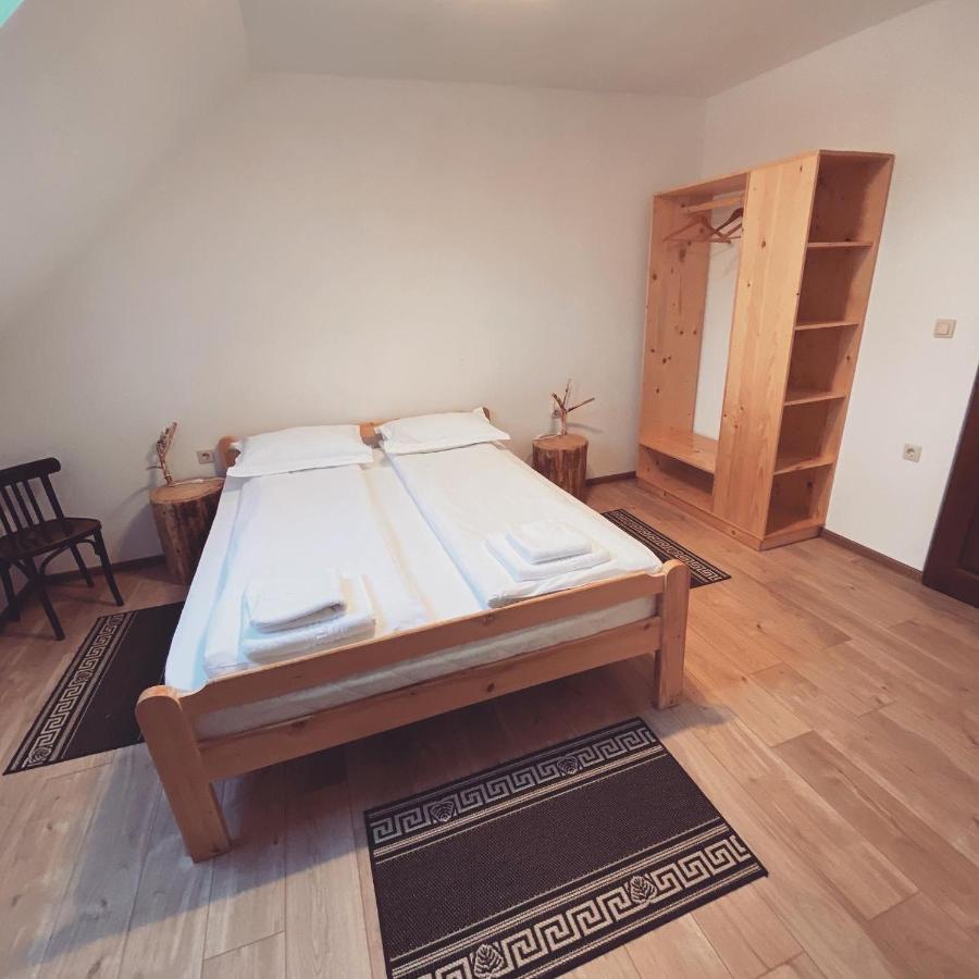 Famives Vendeghaz Bed & Breakfast Racul Екстериор снимка