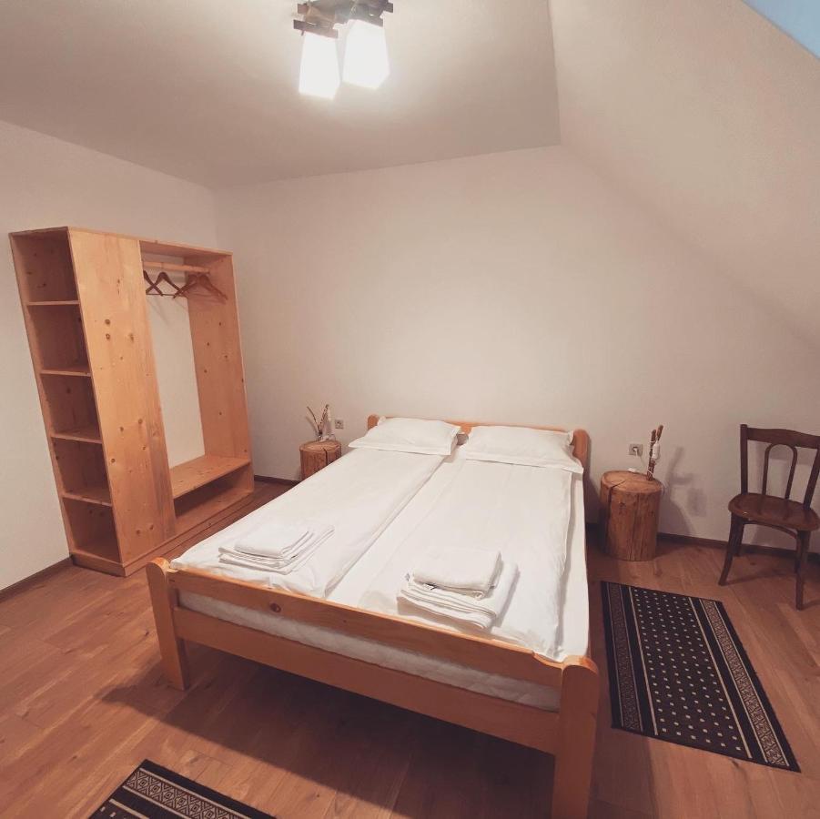 Famives Vendeghaz Bed & Breakfast Racul Екстериор снимка