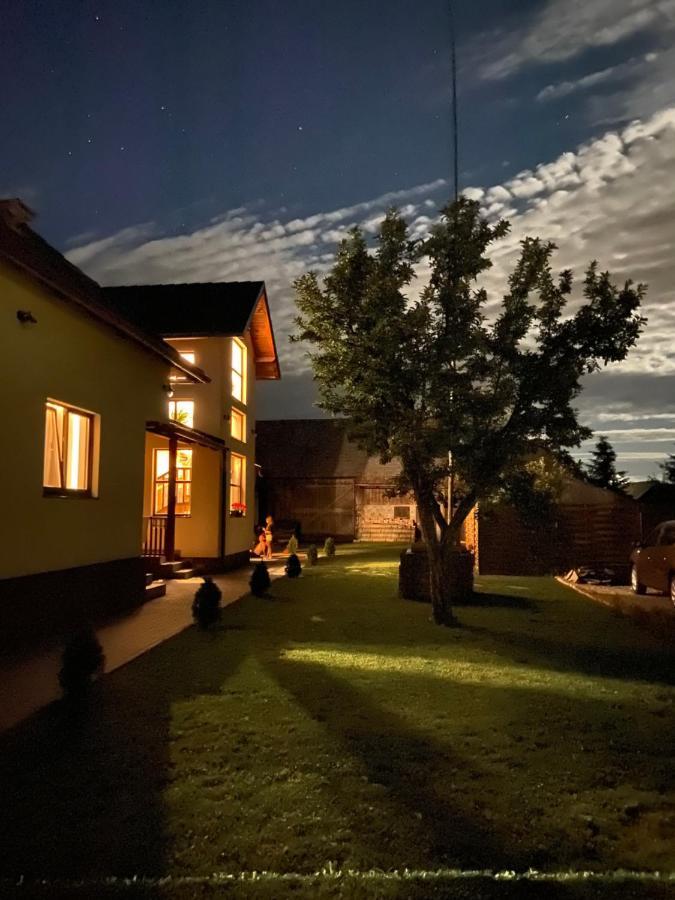 Famives Vendeghaz Bed & Breakfast Racul Екстериор снимка