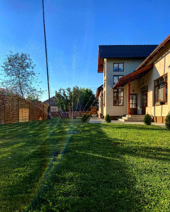 Famives Vendeghaz Bed & Breakfast Racul Екстериор снимка