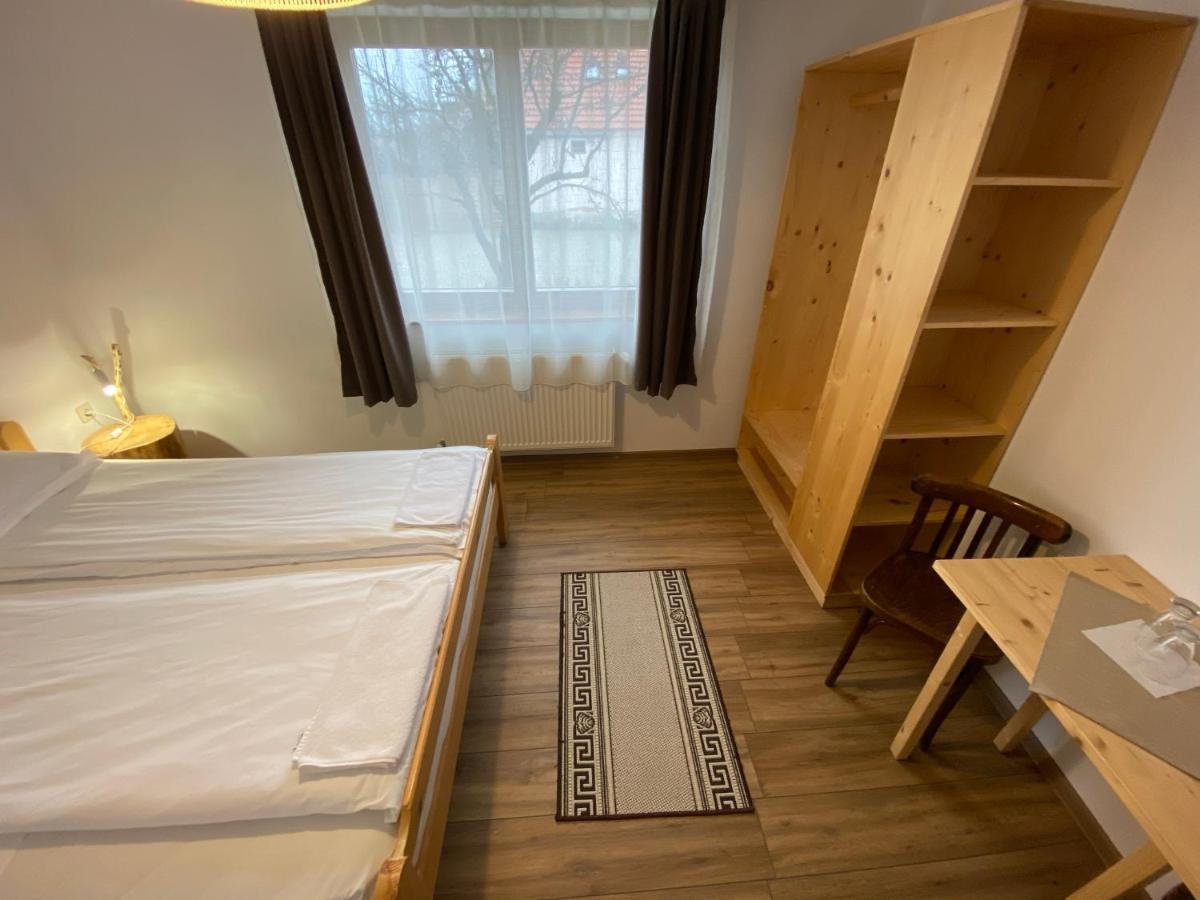 Famives Vendeghaz Bed & Breakfast Racul Екстериор снимка