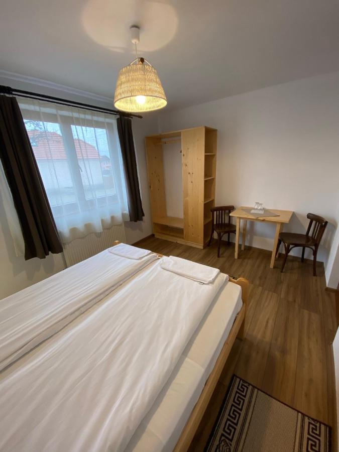 Famives Vendeghaz Bed & Breakfast Racul Екстериор снимка