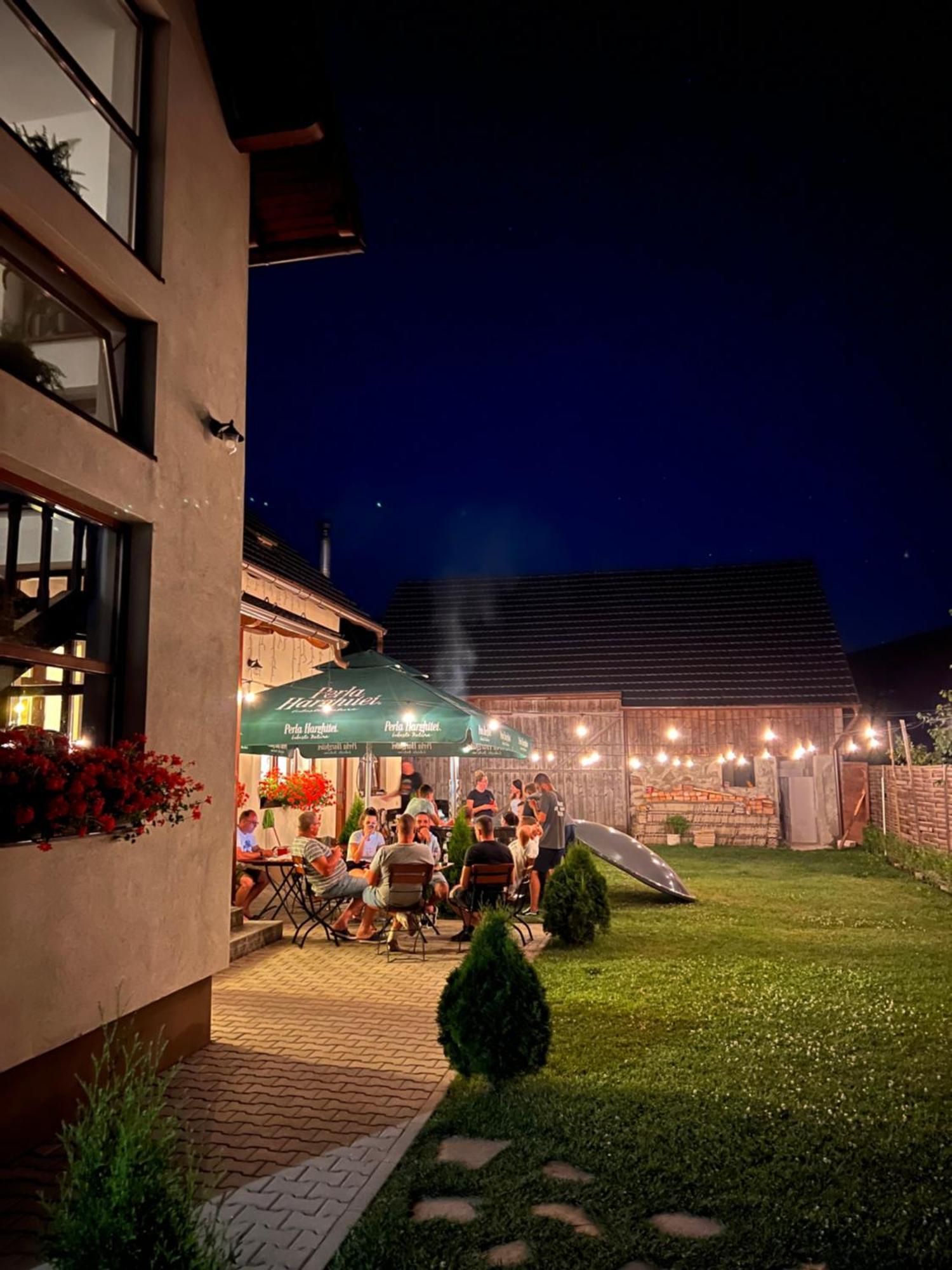 Famives Vendeghaz Bed & Breakfast Racul Екстериор снимка
