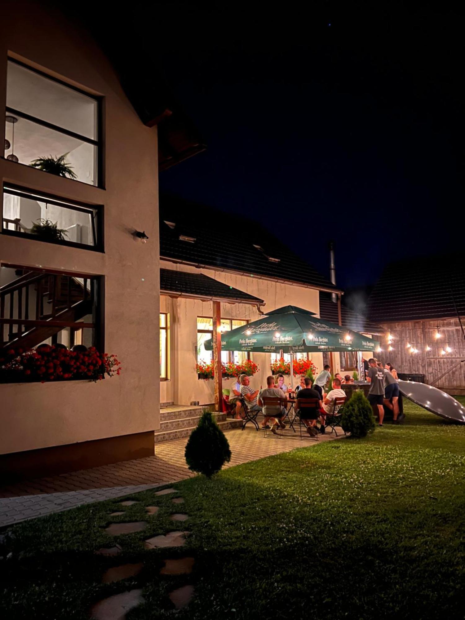 Famives Vendeghaz Bed & Breakfast Racul Екстериор снимка