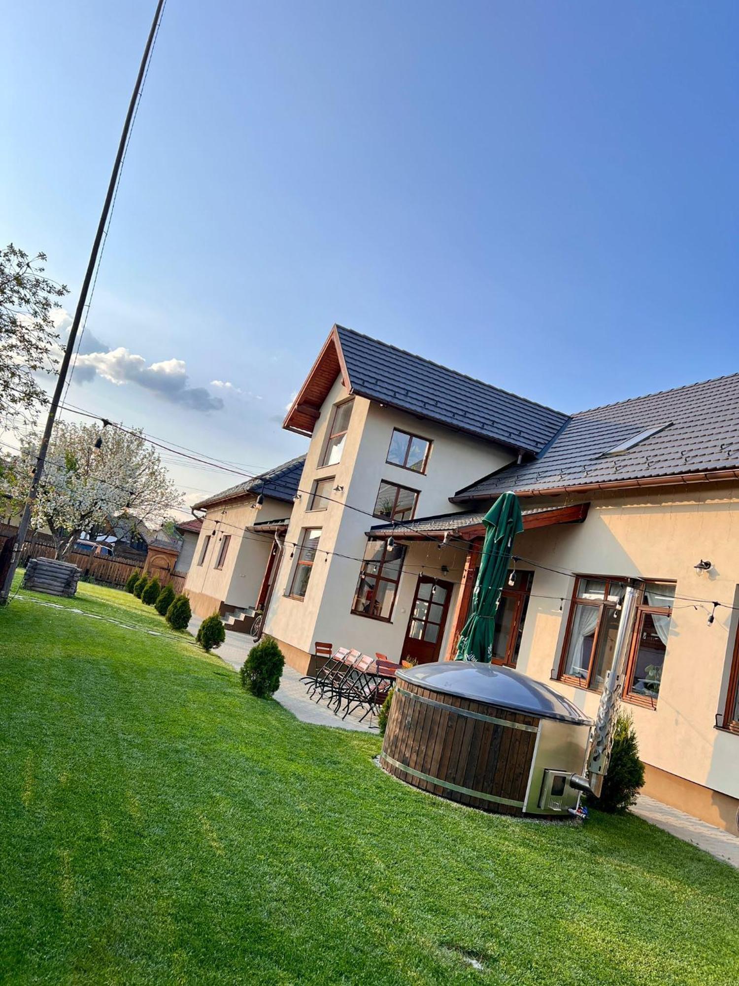 Famives Vendeghaz Bed & Breakfast Racul Екстериор снимка