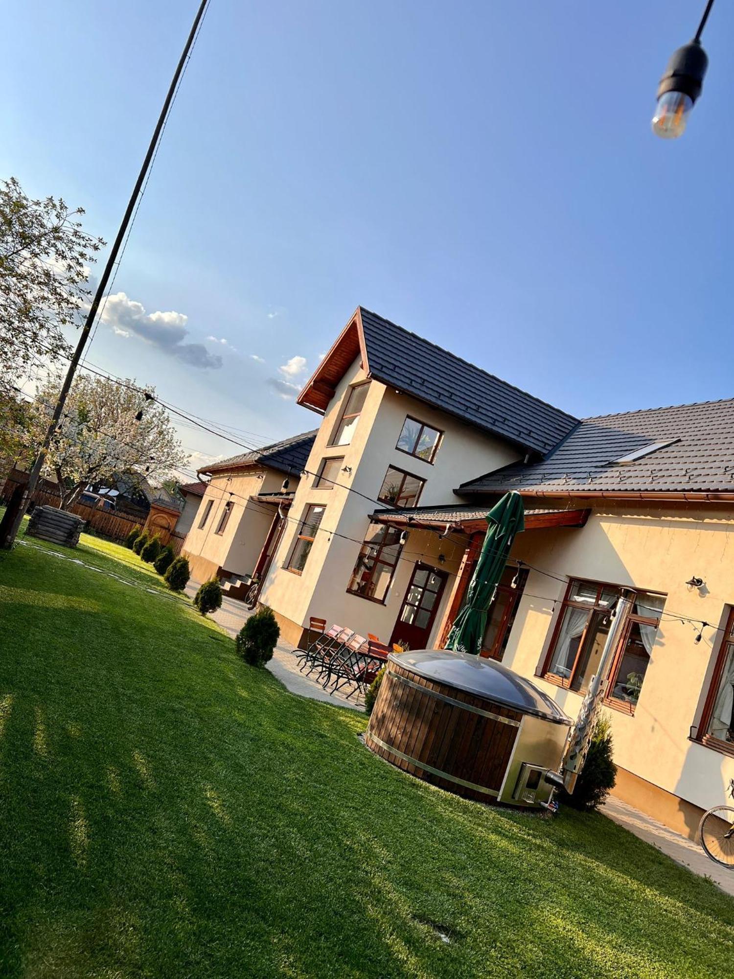 Famives Vendeghaz Bed & Breakfast Racul Екстериор снимка